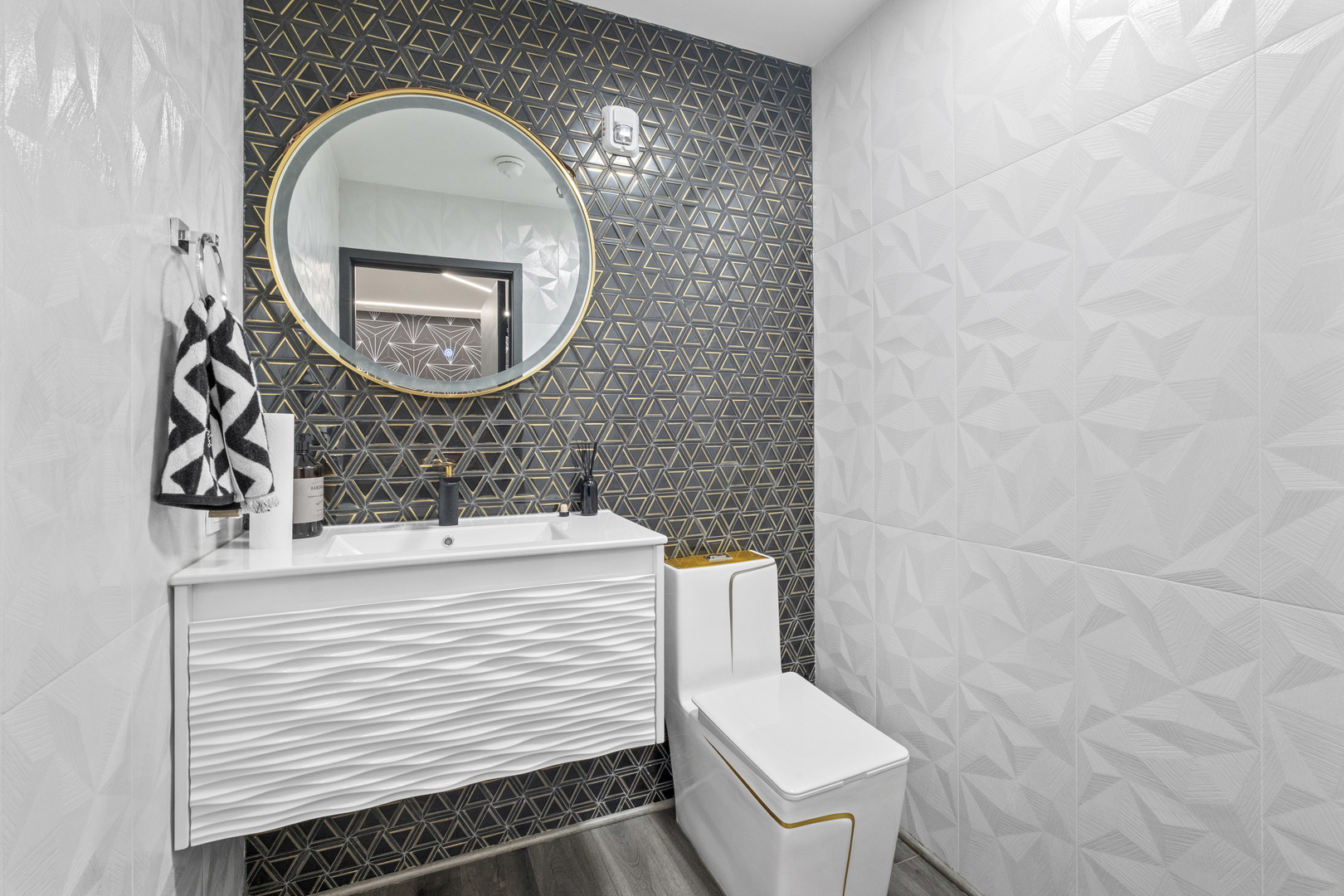 1529 N 31st Avenue, Melrose Park, IL 60160