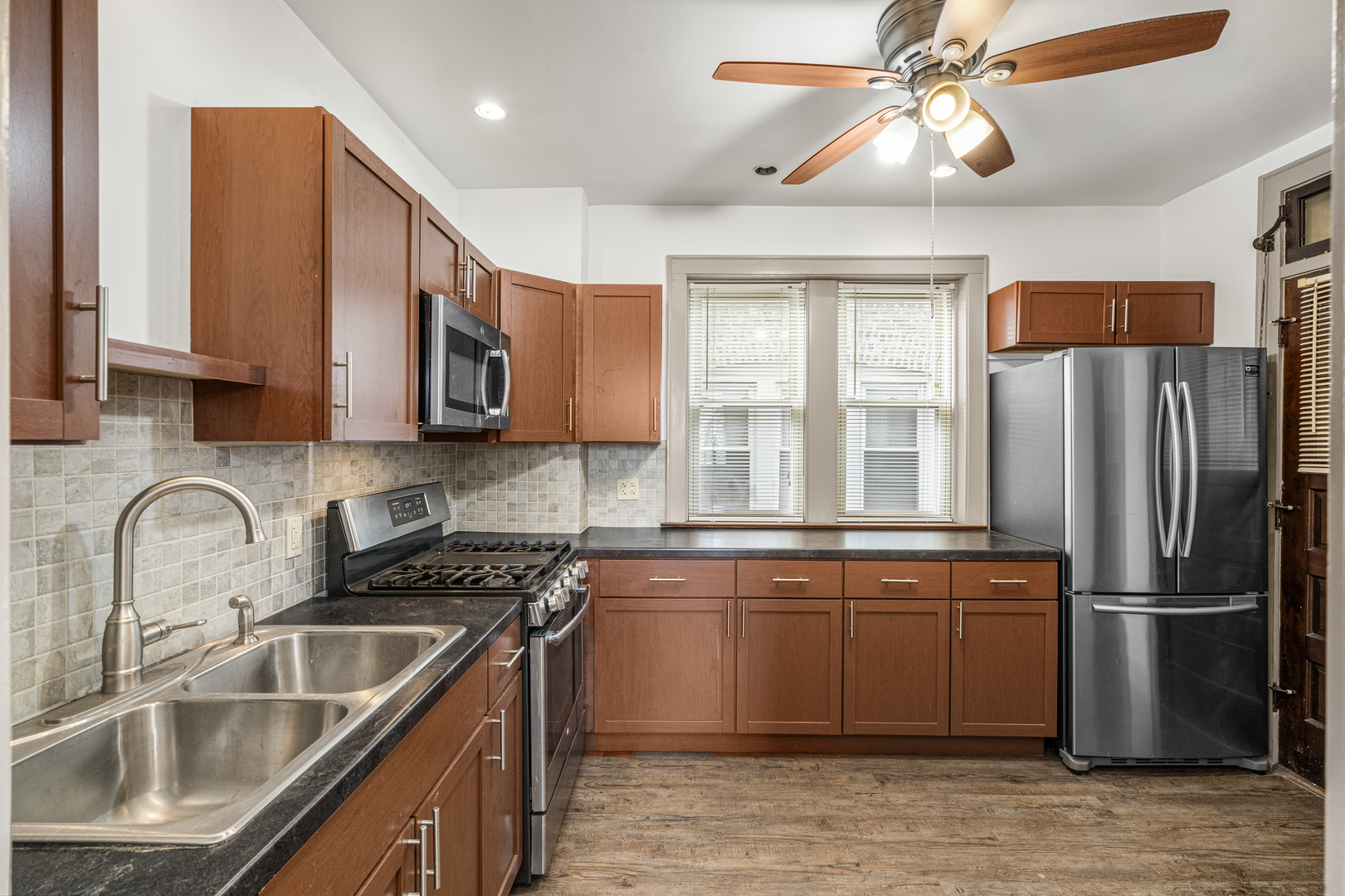5352 W Sunnyside Avenue, Chicago, IL 60630