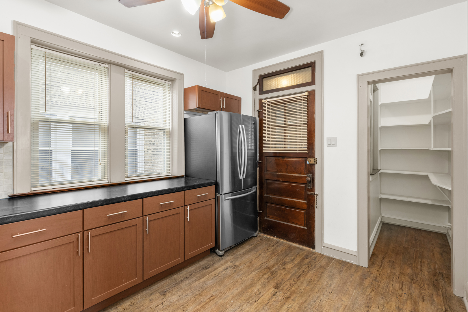 5352 W Sunnyside Avenue, Chicago, IL 60630