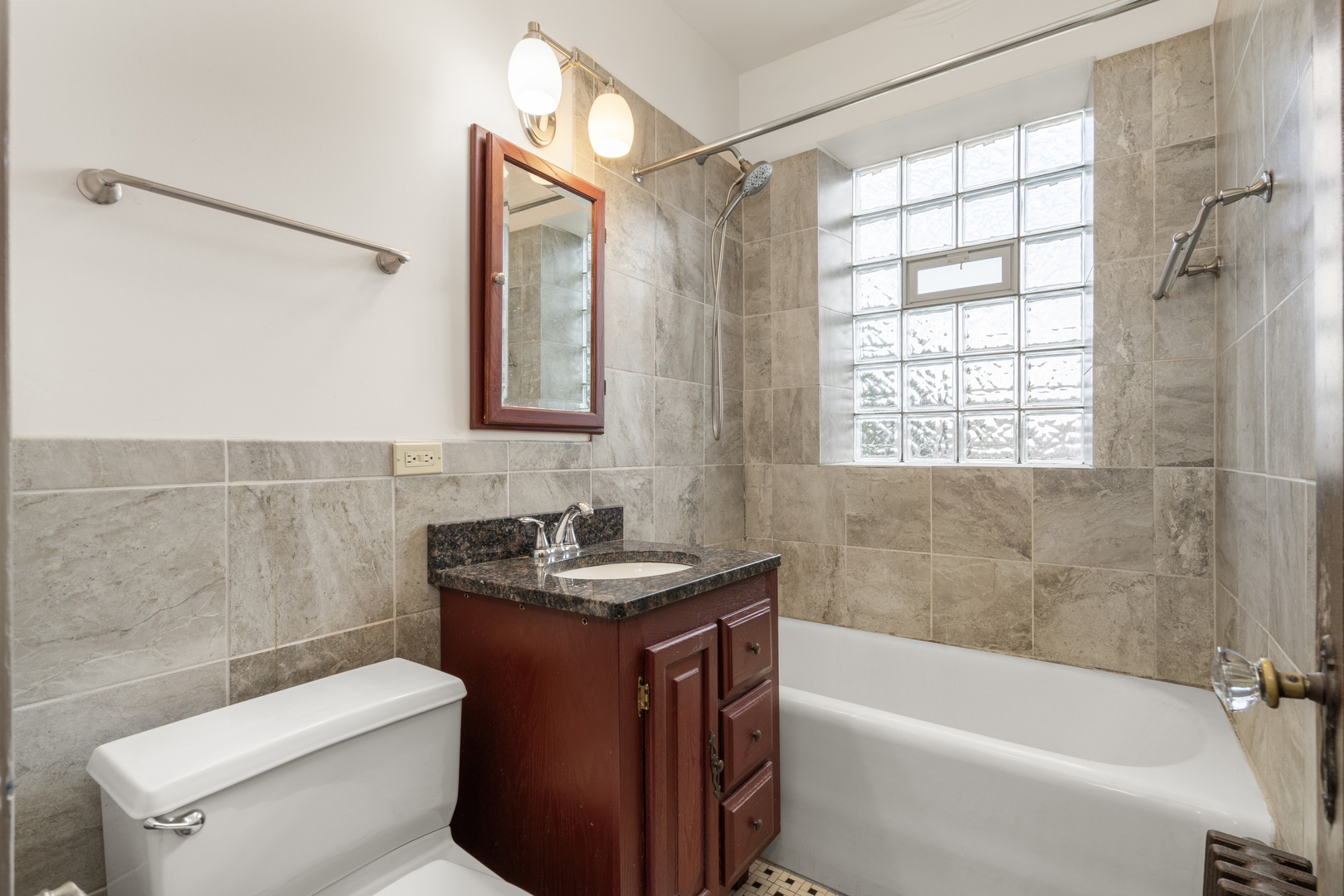 5352 W Sunnyside Avenue, Chicago, IL 60630