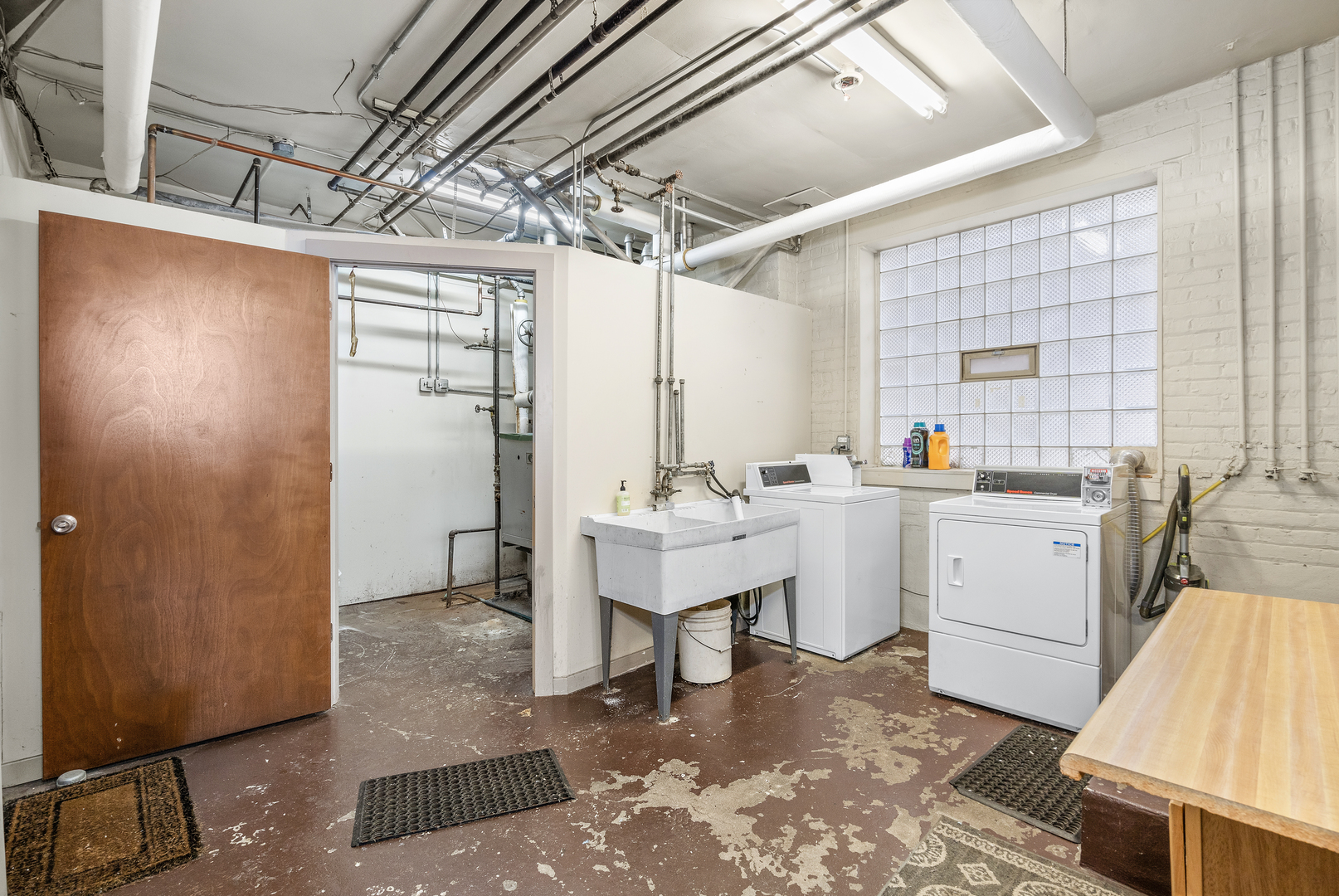 5352 W Sunnyside Avenue, Chicago, IL 60630