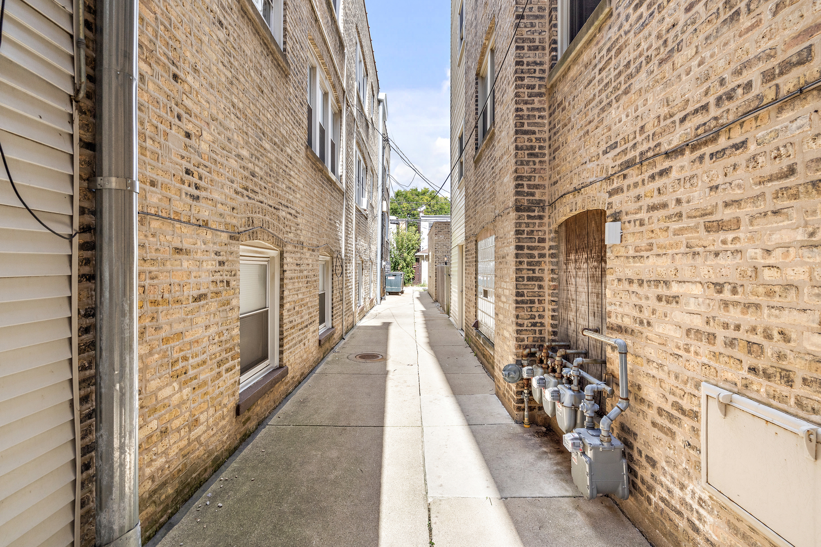 5352 W Sunnyside Avenue, Chicago, IL 60630