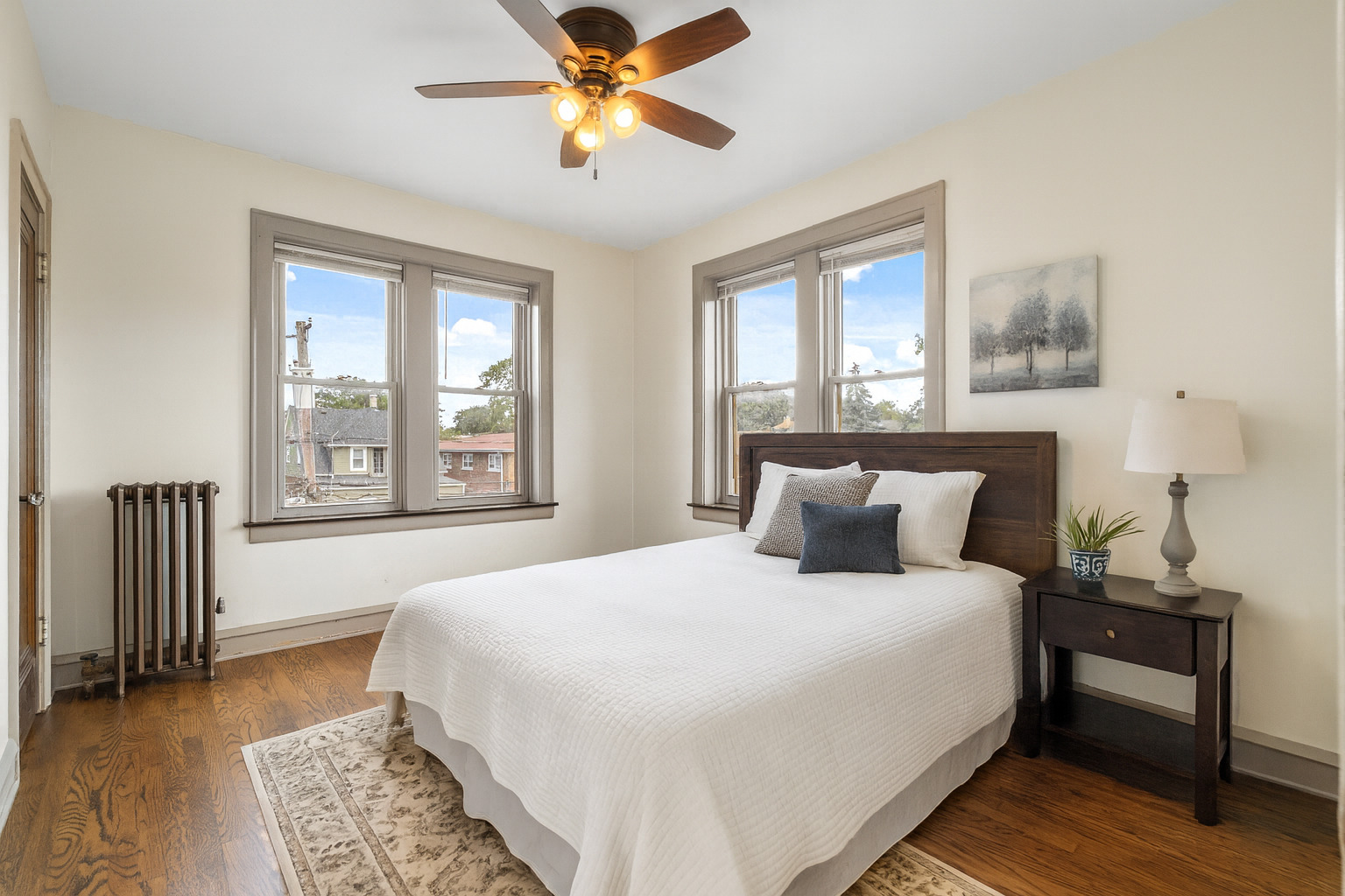 5352 W Sunnyside Avenue, Chicago, IL 60630