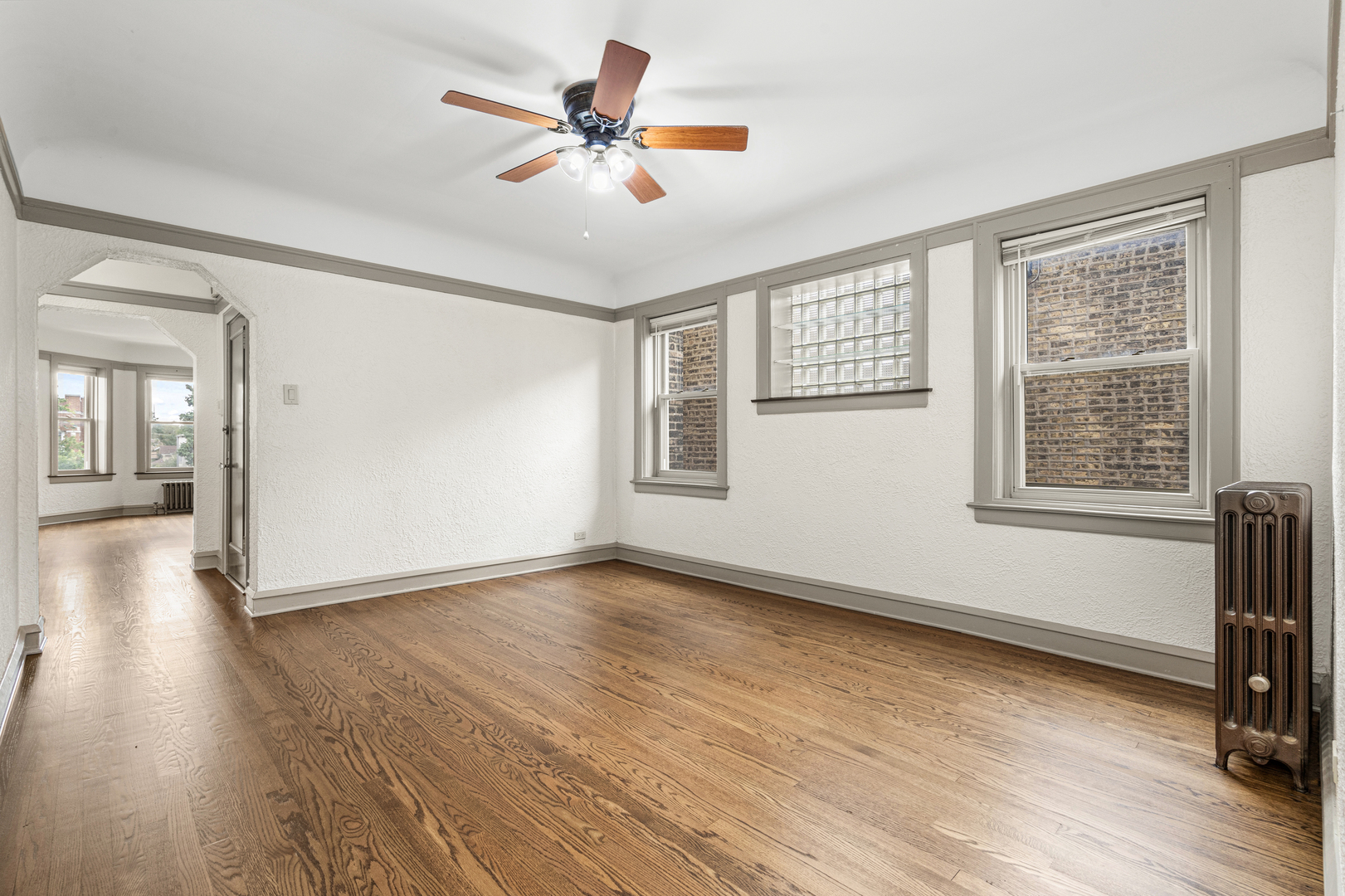 5352 W Sunnyside Avenue, Chicago, IL 60630