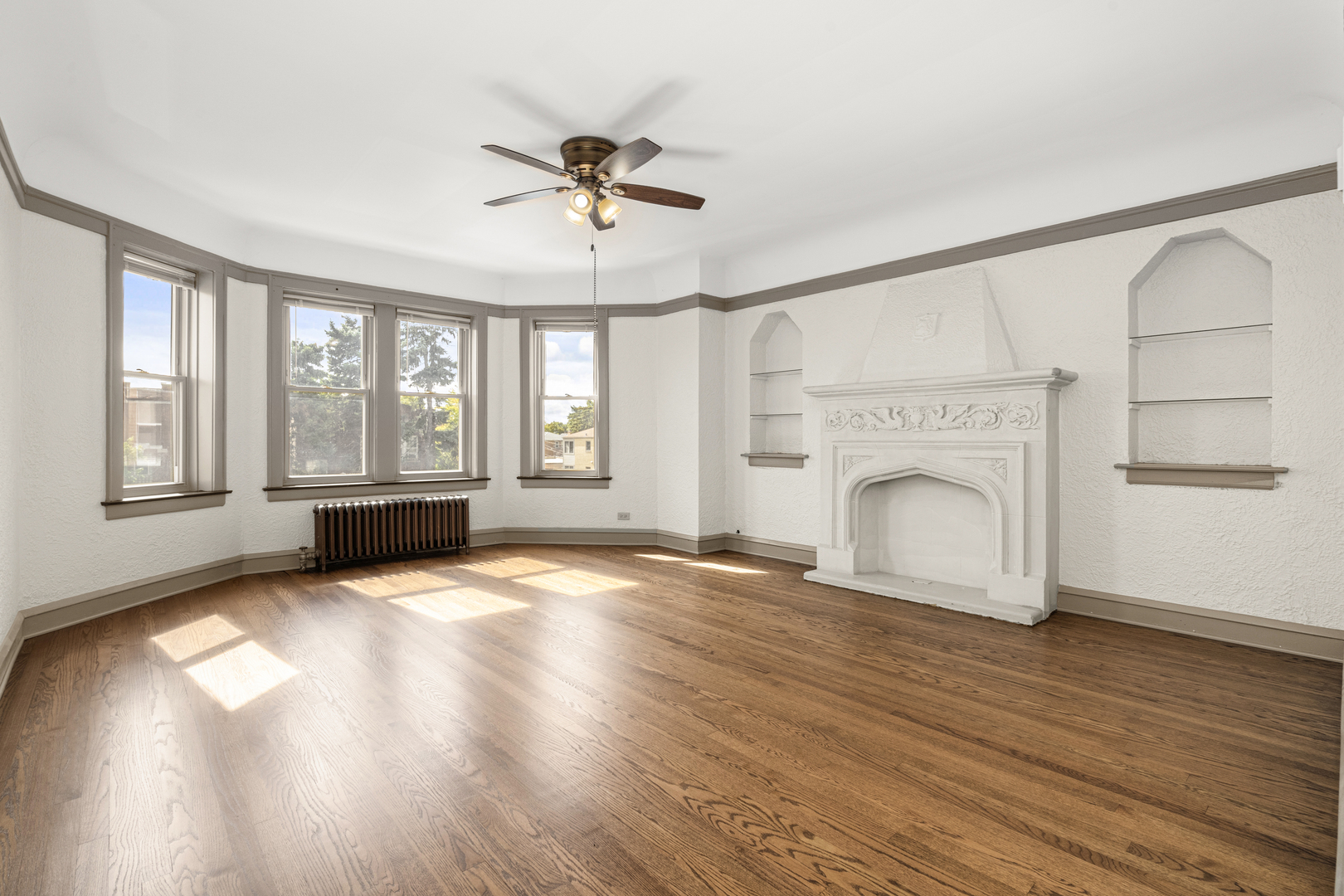 5352 W Sunnyside Avenue, Chicago, IL 60630