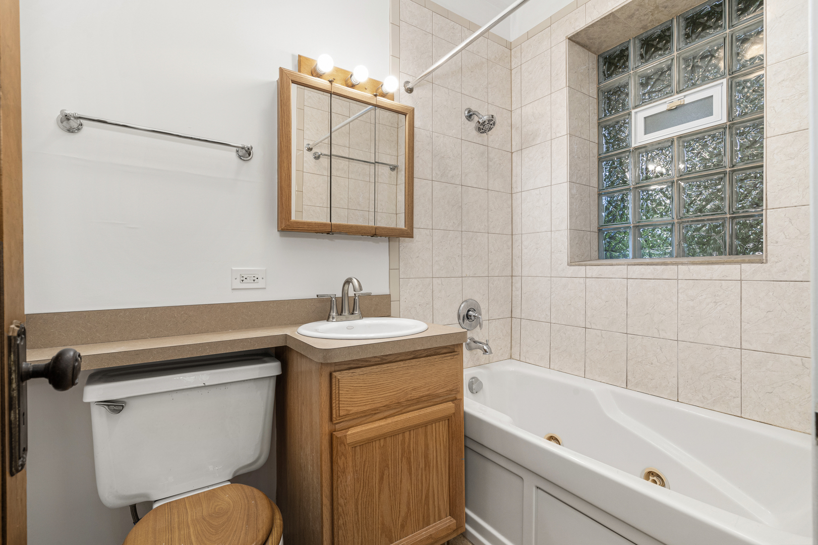 5352 W Sunnyside Avenue, Chicago, IL 60630