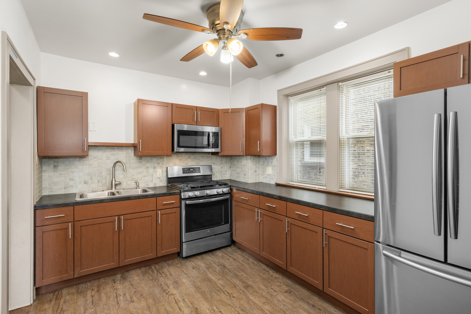5352 W Sunnyside Avenue, Chicago, IL 60630