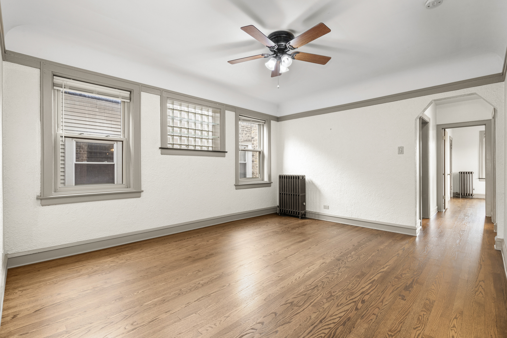 5352 W Sunnyside Avenue, Chicago, IL 60630