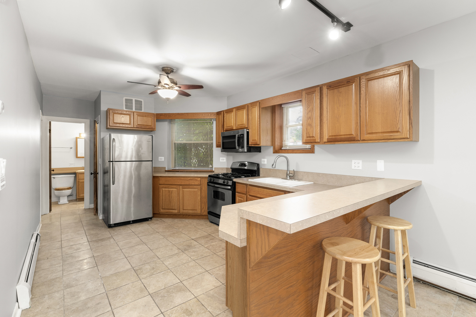 5352 W Sunnyside Avenue, Chicago, IL 60630