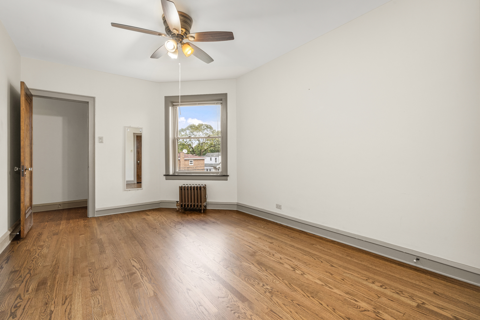 5352 W Sunnyside Avenue, Chicago, IL 60630