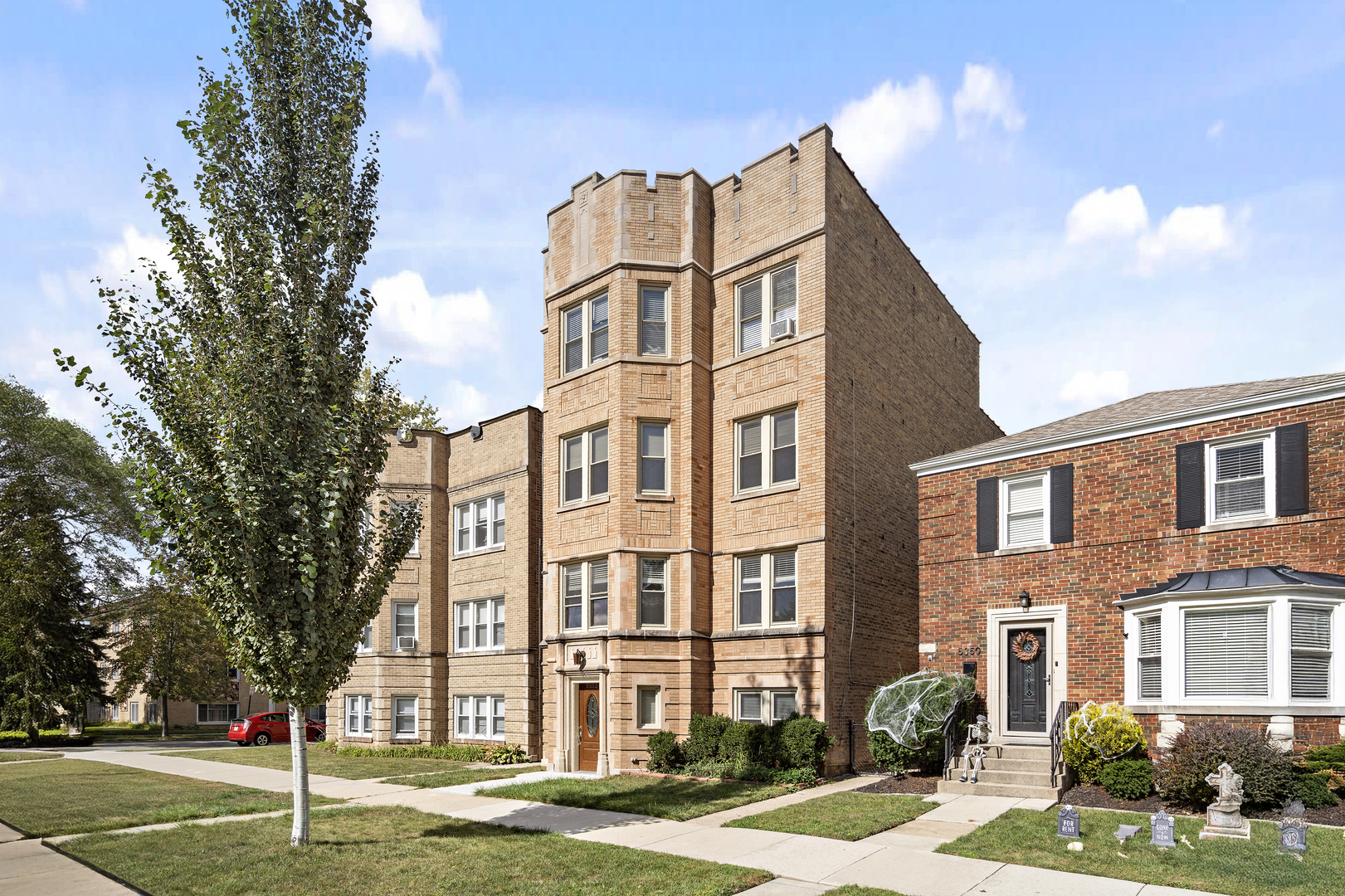 5352 W Sunnyside Avenue, Chicago, IL 60630