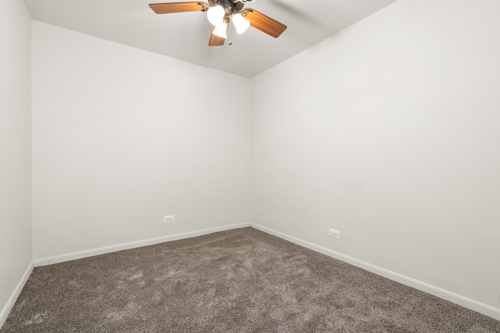 5352 W Sunnyside Avenue, Chicago, IL 60630