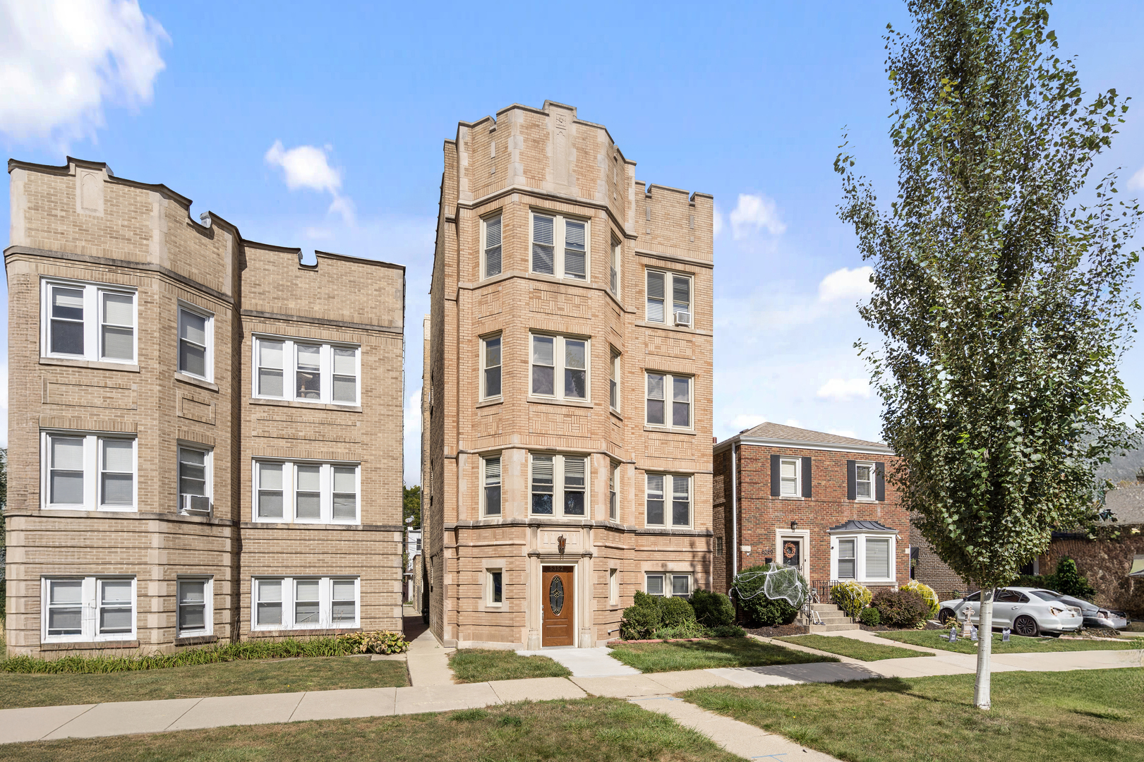 5352 W Sunnyside Avenue, Chicago, IL 60630