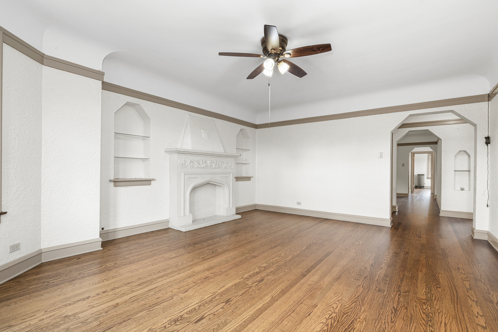 5352 W Sunnyside Avenue, Chicago, IL 60630