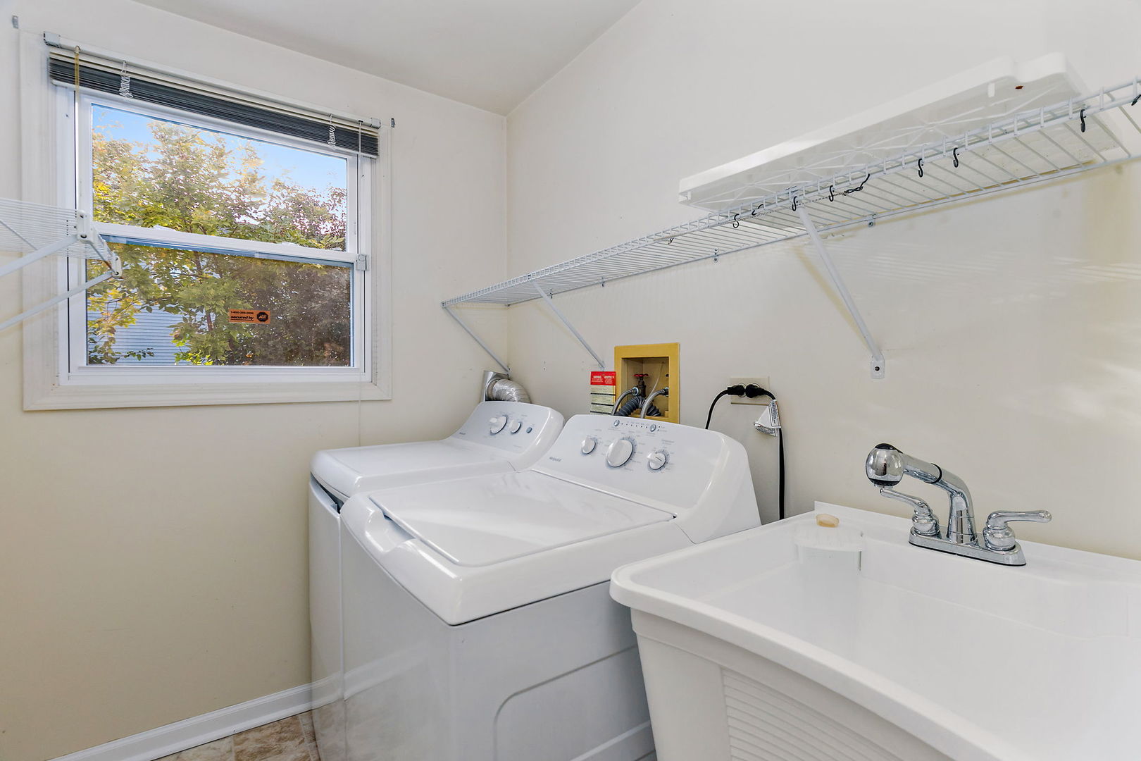 1088 Pear Tree Lane, Wheeling, IL 60090