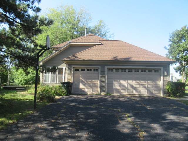 600 Brookstone Road, Grayslake, IL 60030