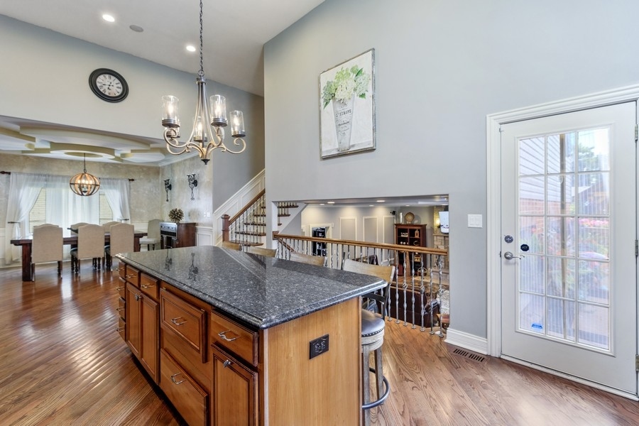 7037 W 72nd Place, Chicago, IL 60638