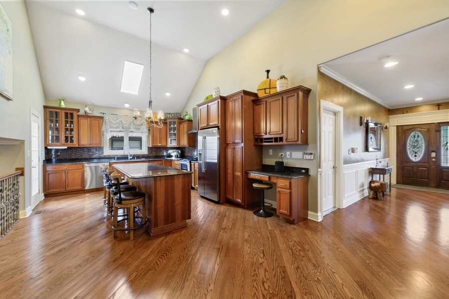 7037 W 72nd Place, Chicago, IL 60638