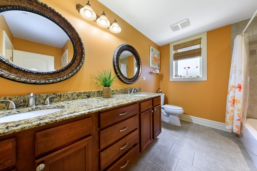 7037 W 72nd Place, Chicago, IL 60638