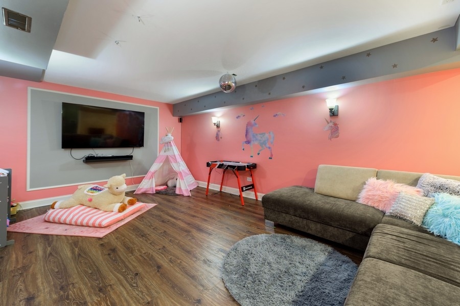 7037 W 72nd Place, Chicago, IL 60638