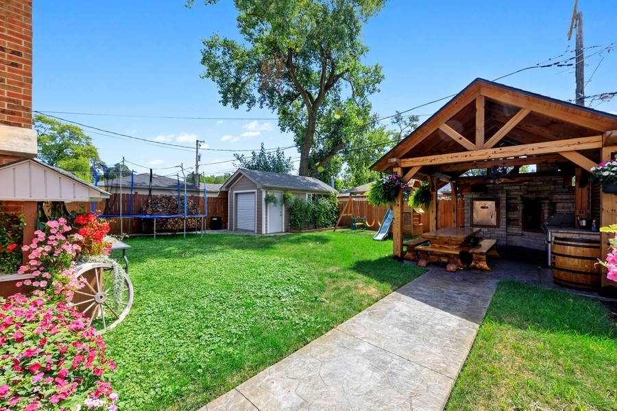 7037 W 72nd Place, Chicago, IL 60638