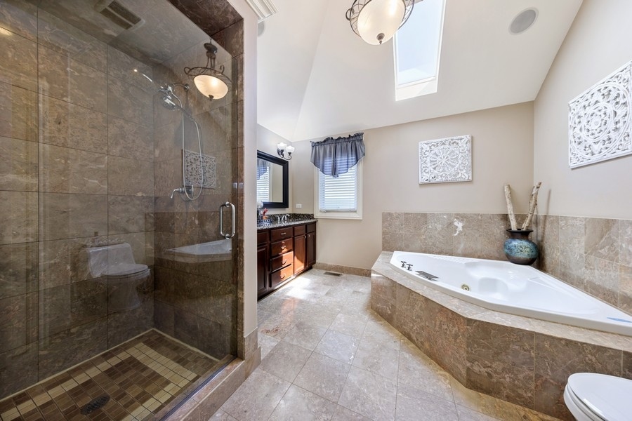 7037 W 72nd Place, Chicago, IL 60638