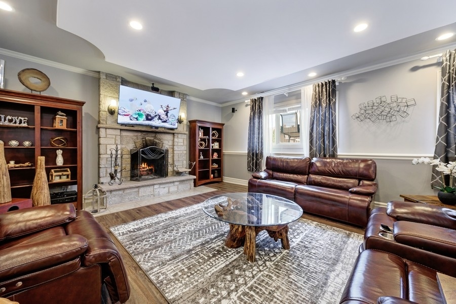 7037 W 72nd Place, Chicago, IL 60638