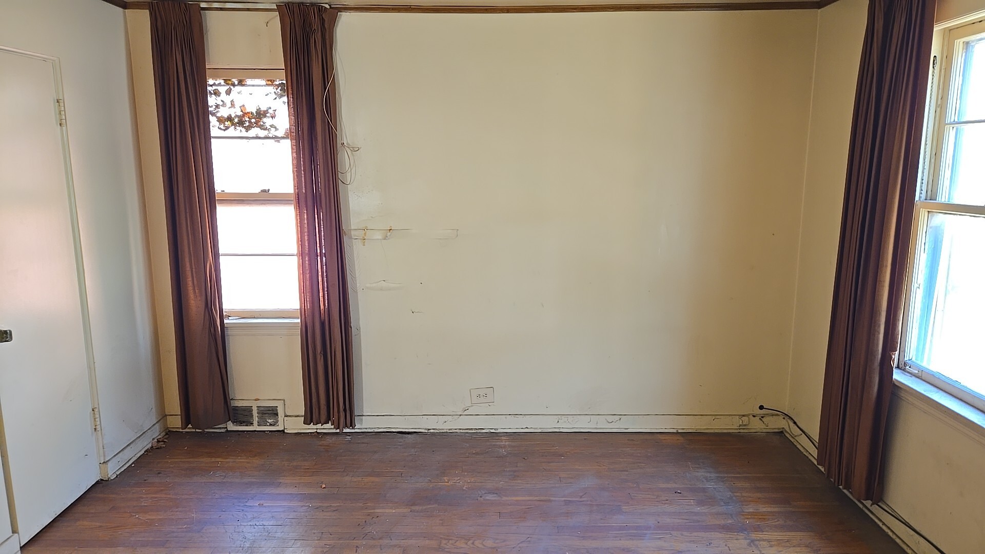 8218 S Yates Boulevard, Chicago, IL 60617