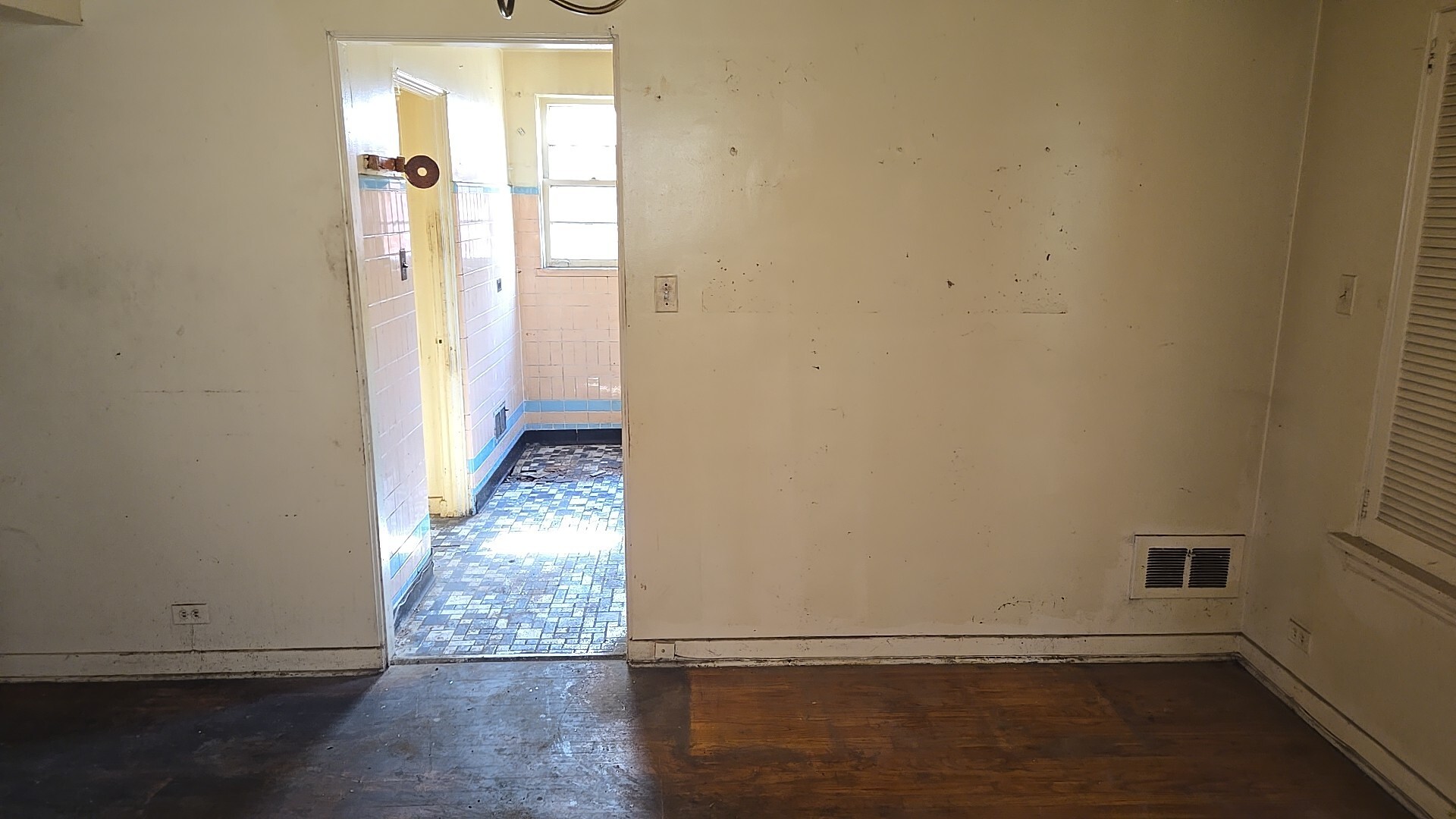 8218 S Yates Boulevard, Chicago, IL 60617