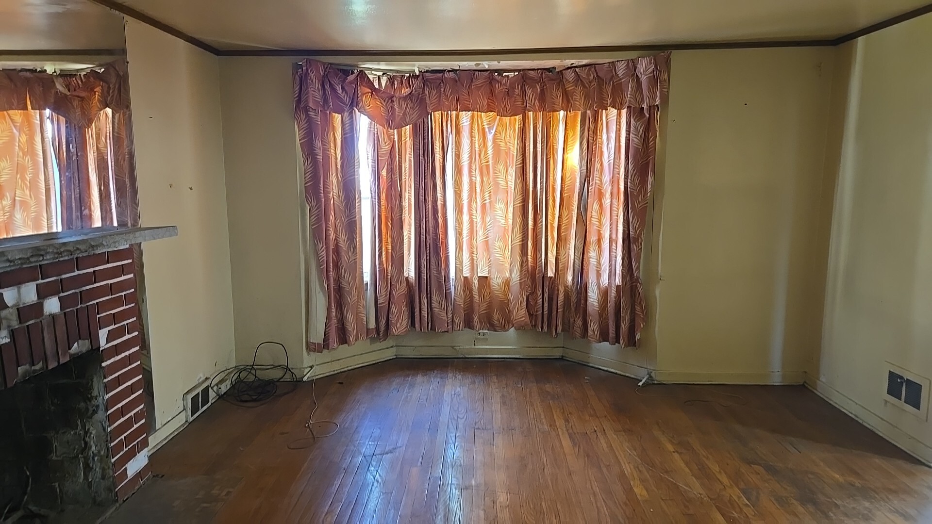 8218 S Yates Boulevard, Chicago, IL 60617