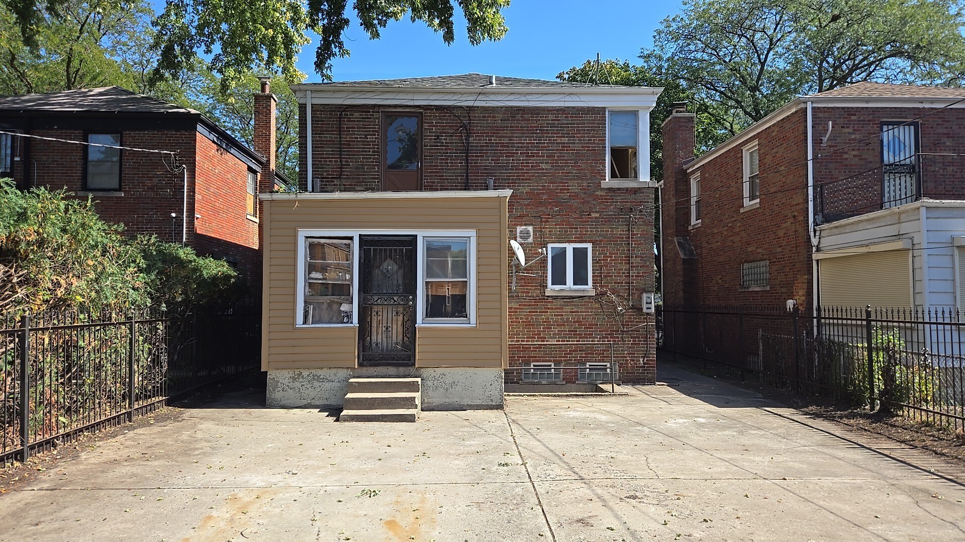 8218 S Yates Boulevard, Chicago, IL 60617