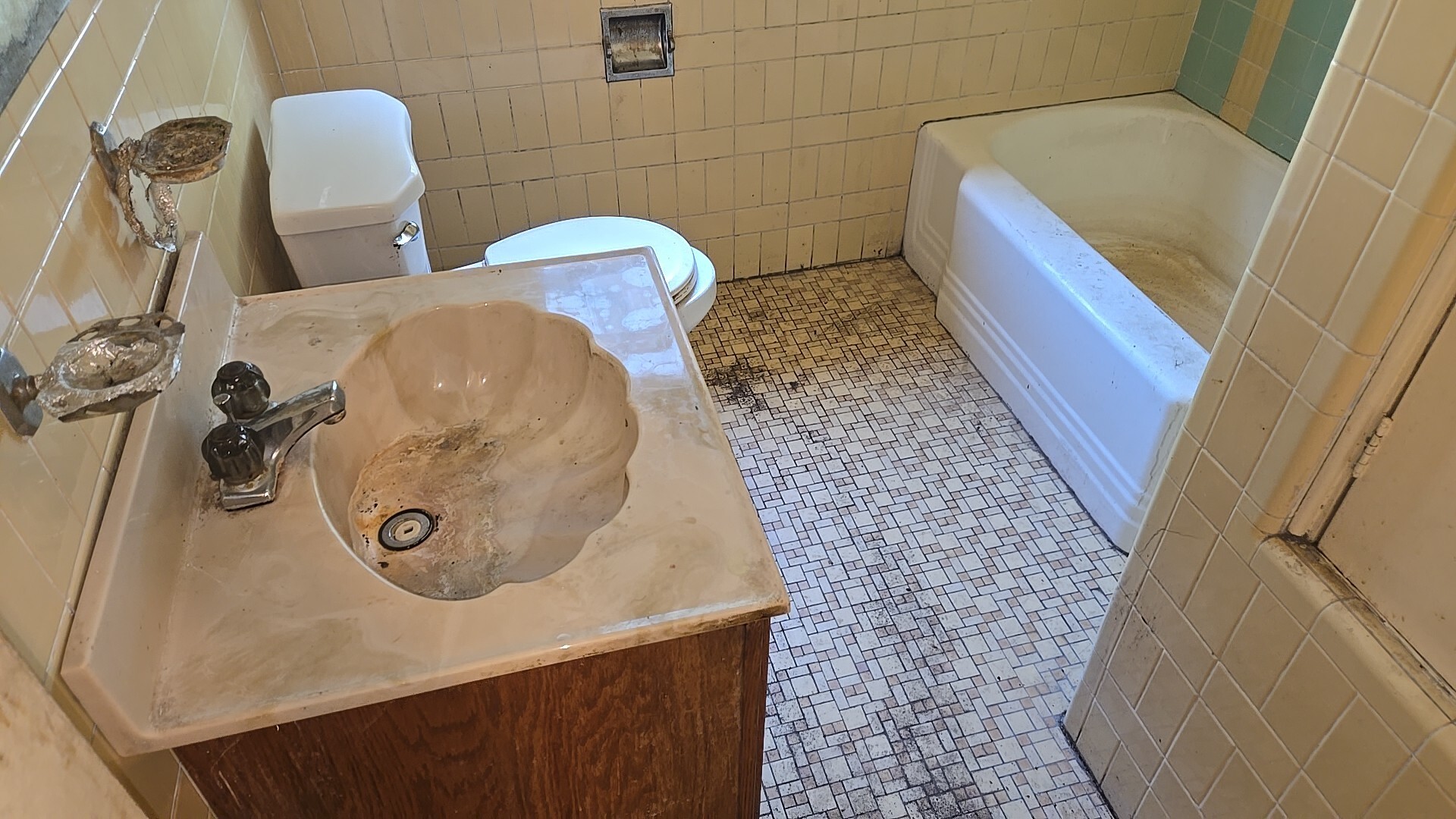 8218 S Yates Boulevard, Chicago, IL 60617