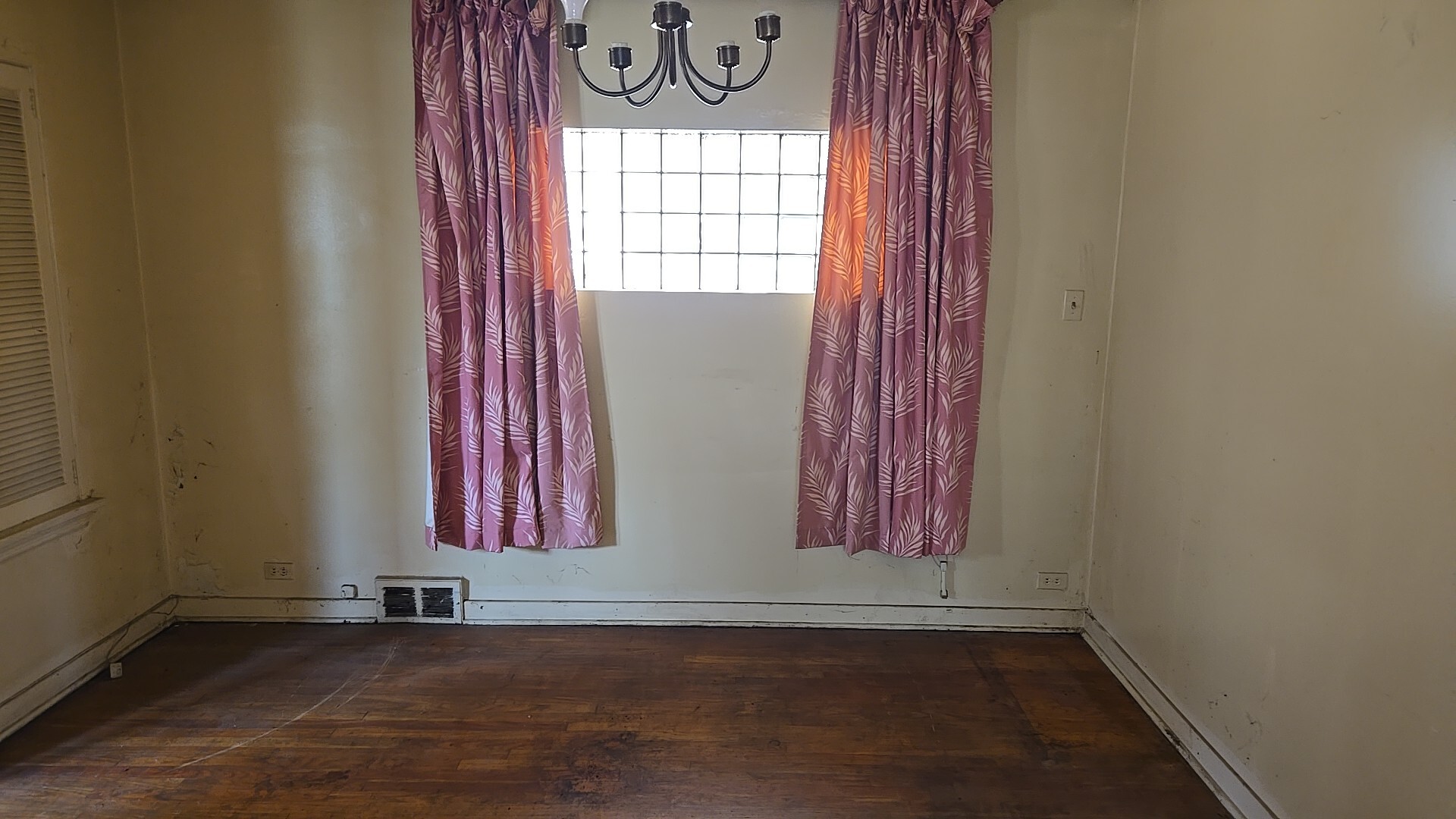 8218 S Yates Boulevard, Chicago, IL 60617