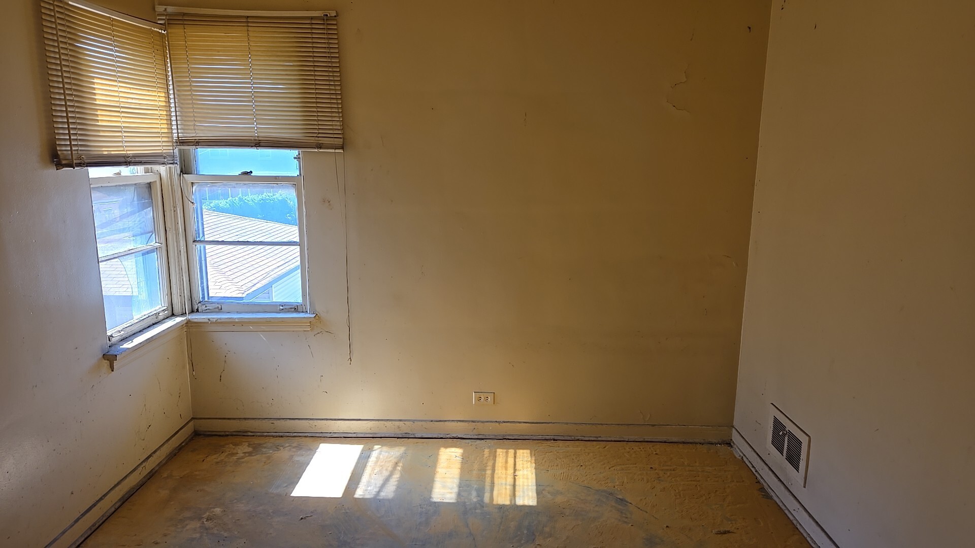 8218 S Yates Boulevard, Chicago, IL 60617