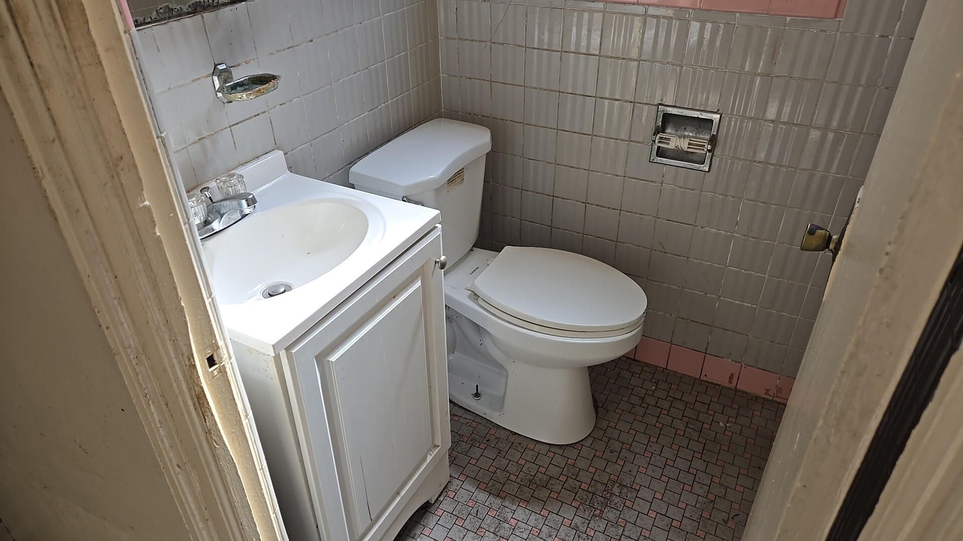 8218 S Yates Boulevard, Chicago, IL 60617