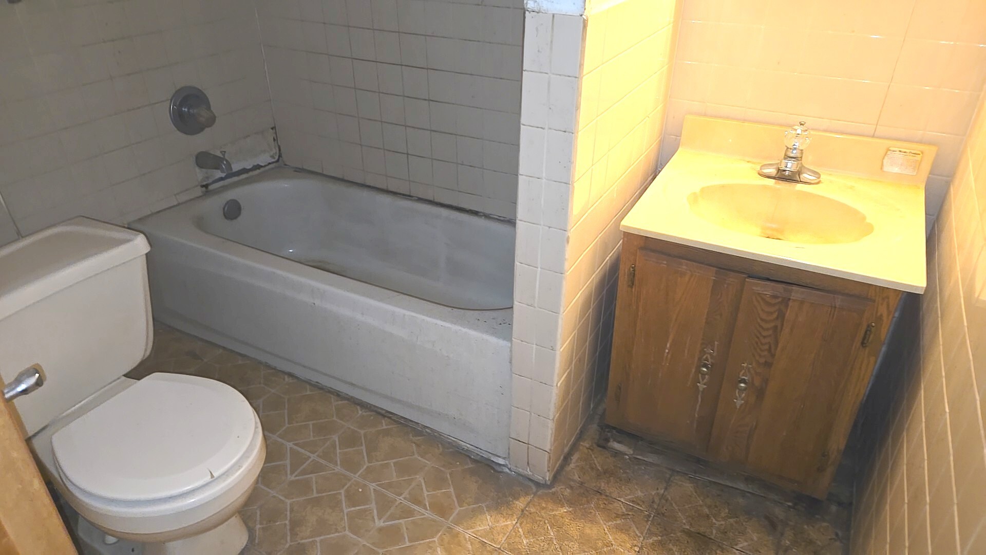 8218 S Yates Boulevard, Chicago, IL 60617