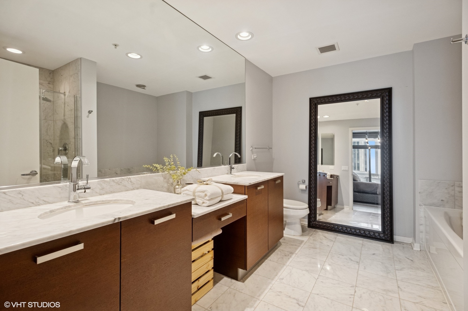 240 E Illinois Street #607, Chicago, IL 60611