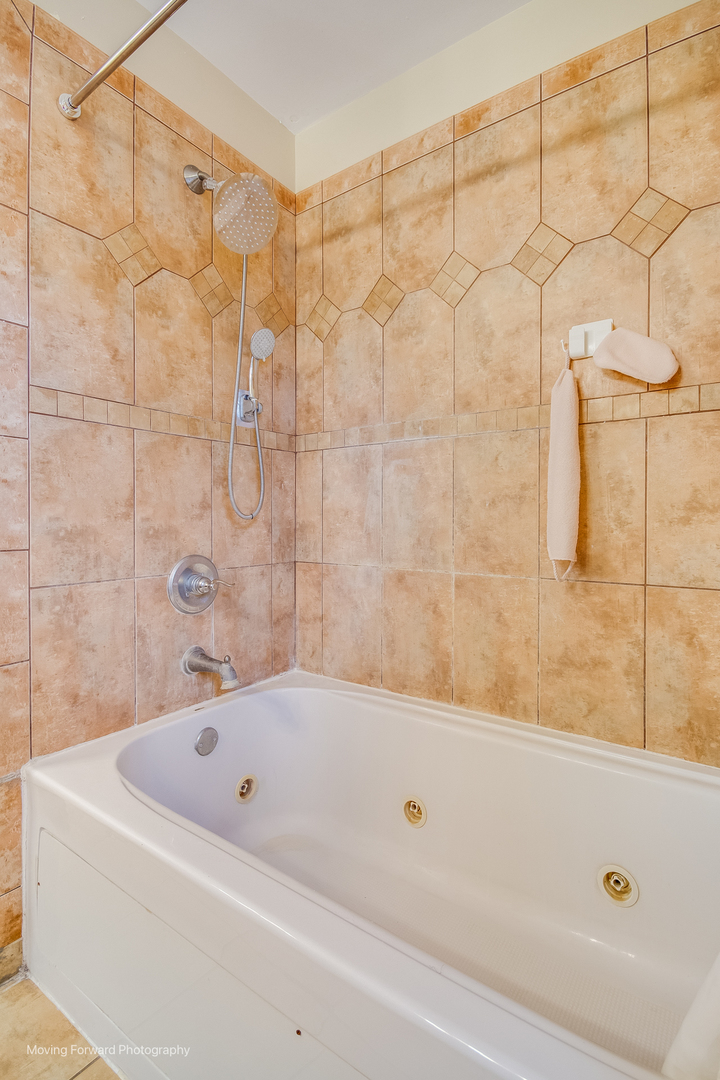 4018 N Grant Street, Westmont, IL 60559