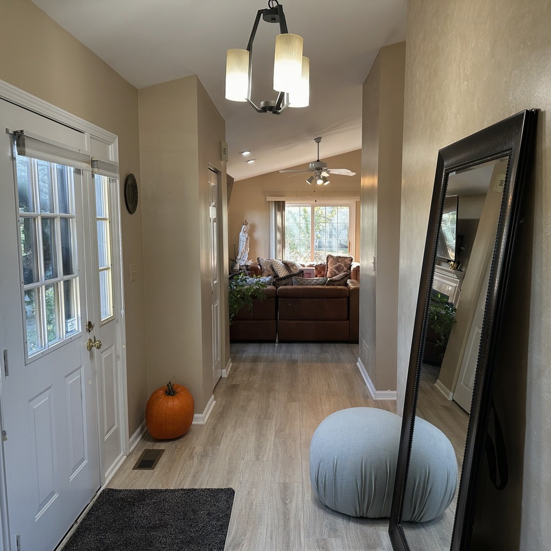 393 BENTLEY Place, Buffalo Grove, IL 60089