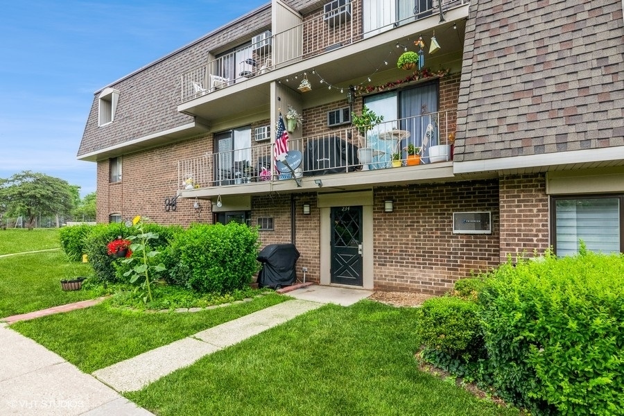 234 E Bailey Road #B, Naperville, IL 60565