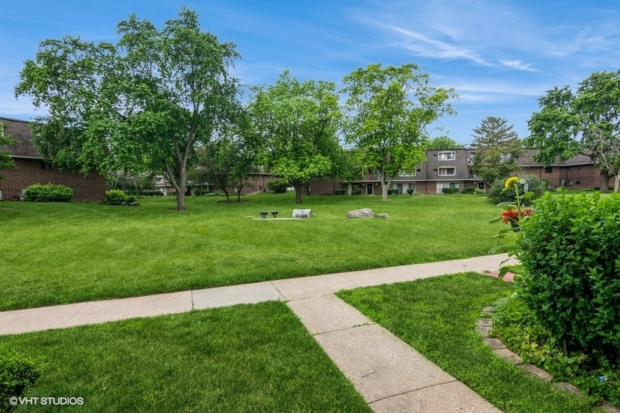 234 E Bailey Road #B, Naperville, IL 60565