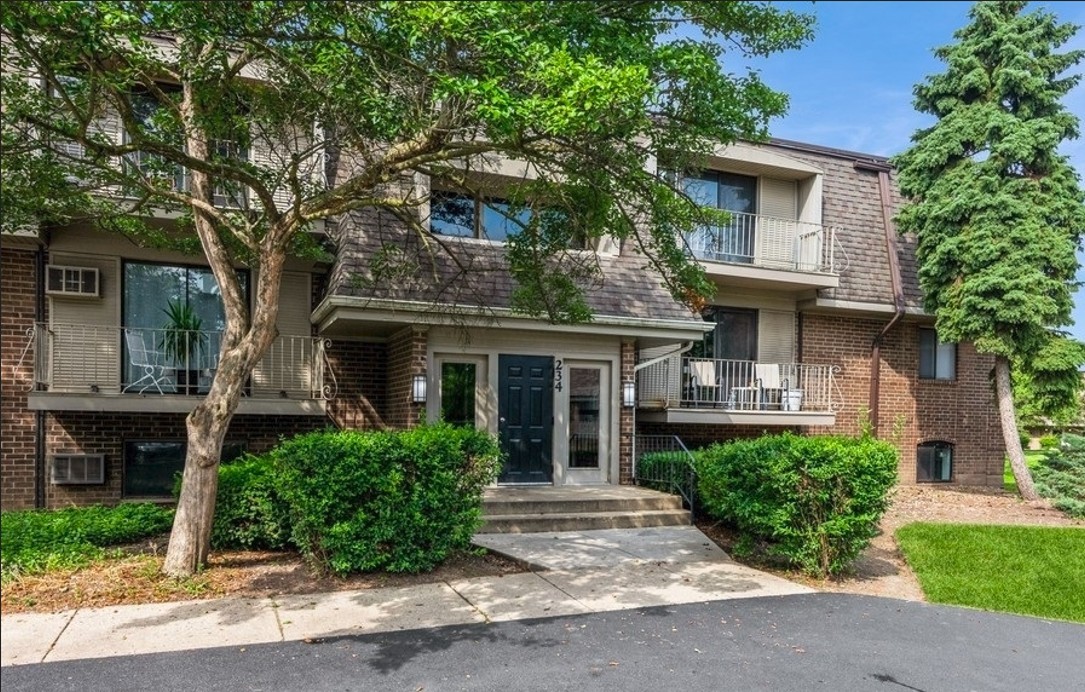 234 E Bailey Road #B, Naperville, IL 60565