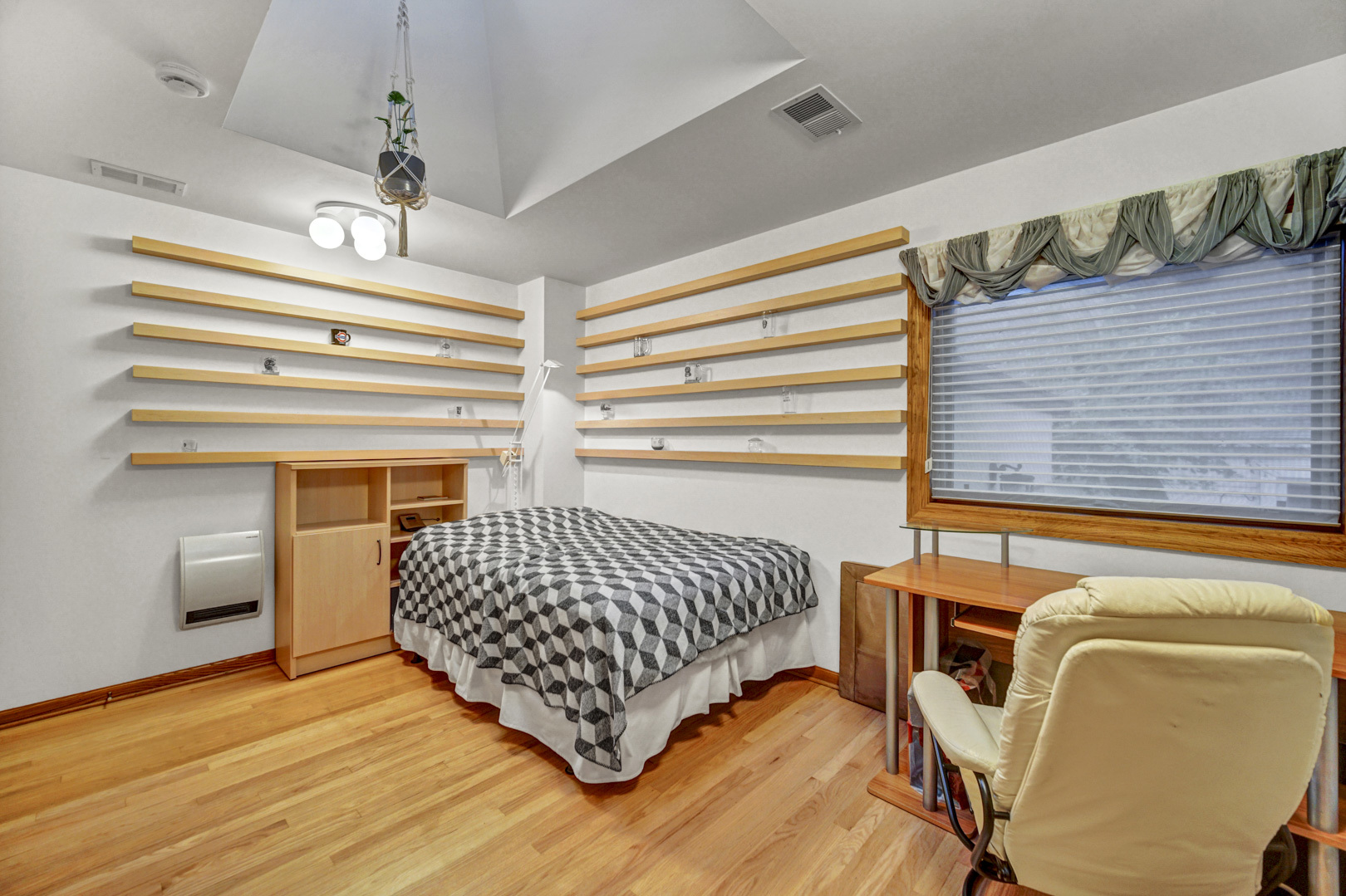 1715 S Greenwood Avenue, Park Ridge, IL 60068