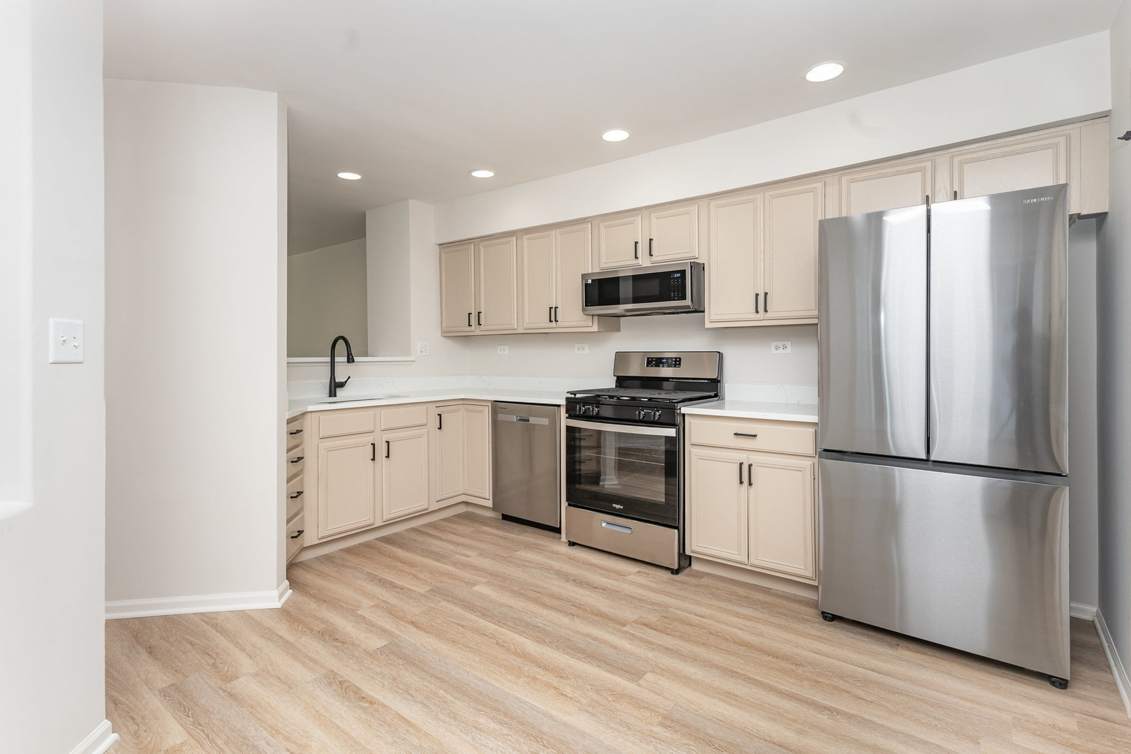 137 President Court, Carol Stream, IL 60188