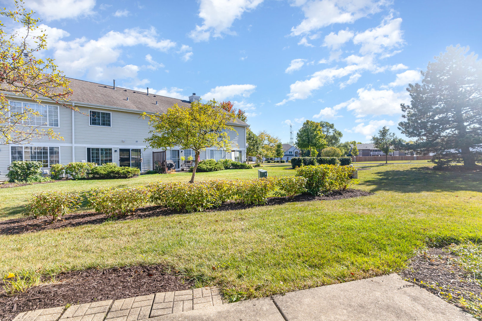 137 President Court, Carol Stream, IL 60188