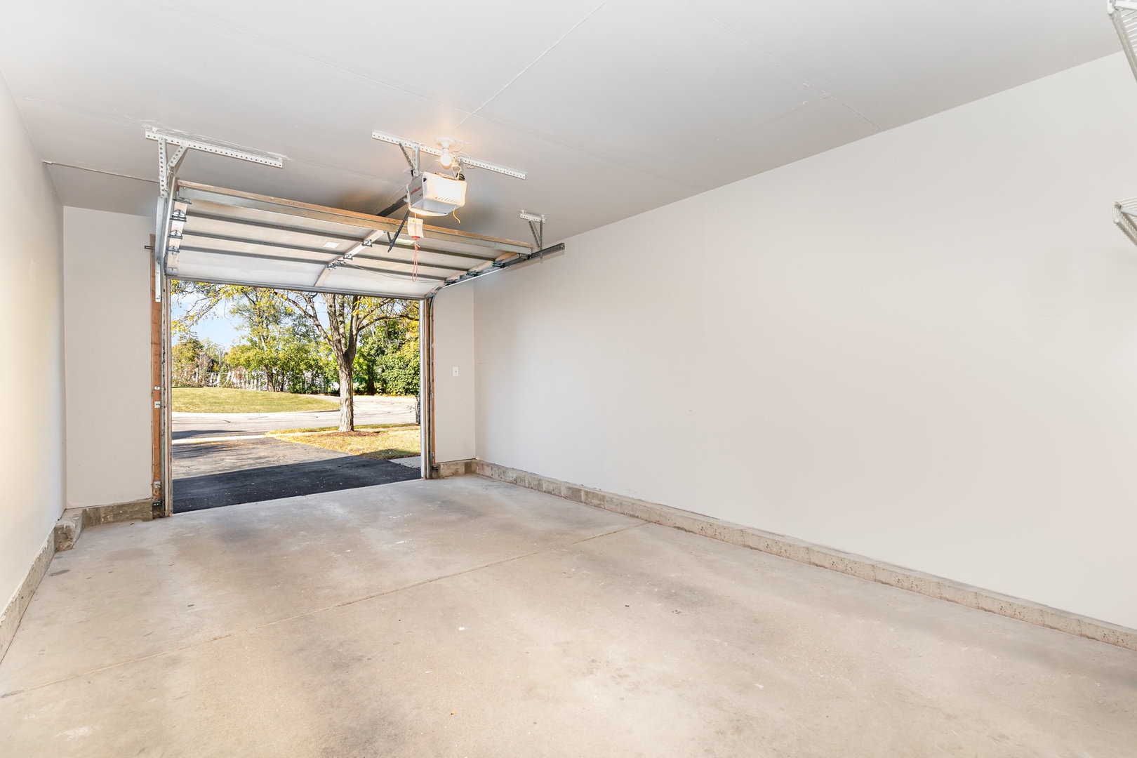 137 President Court, Carol Stream, IL 60188