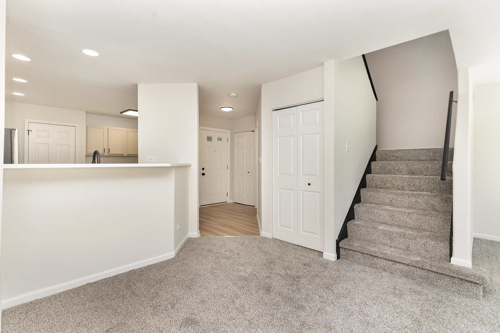 137 President Court, Carol Stream, IL 60188