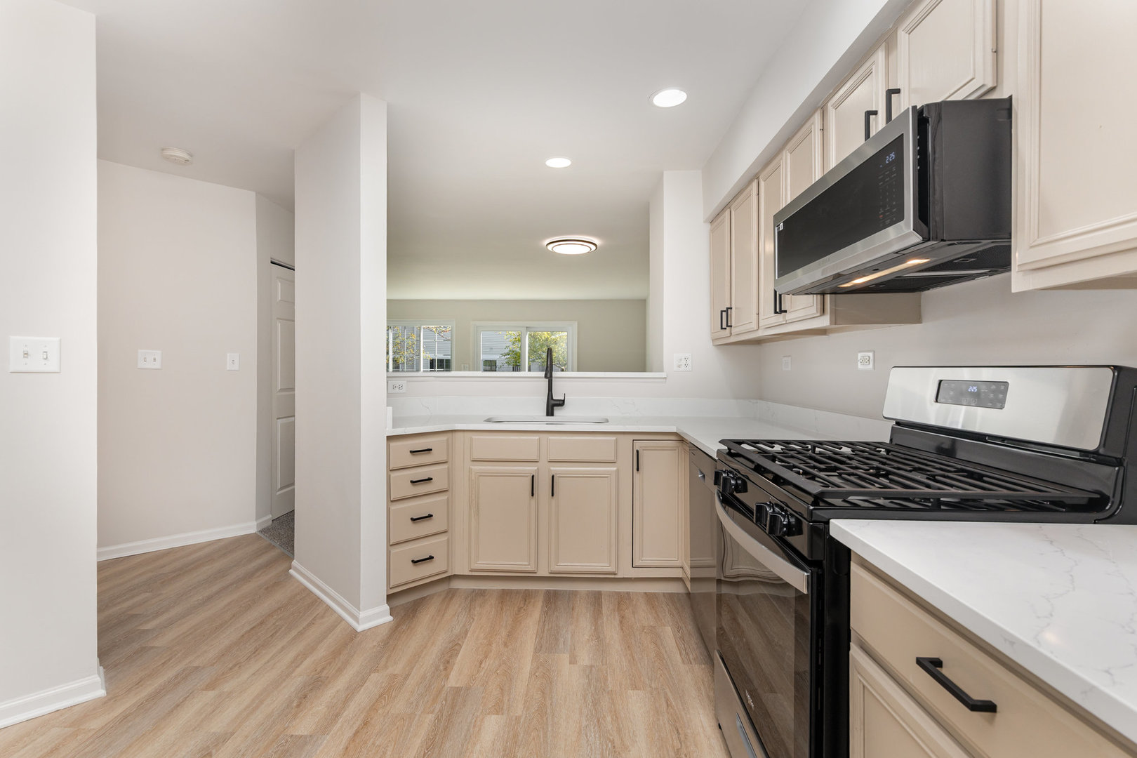 137 President Court, Carol Stream, IL 60188