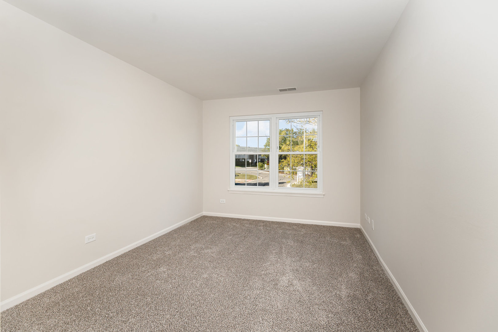 137 President Court, Carol Stream, IL 60188