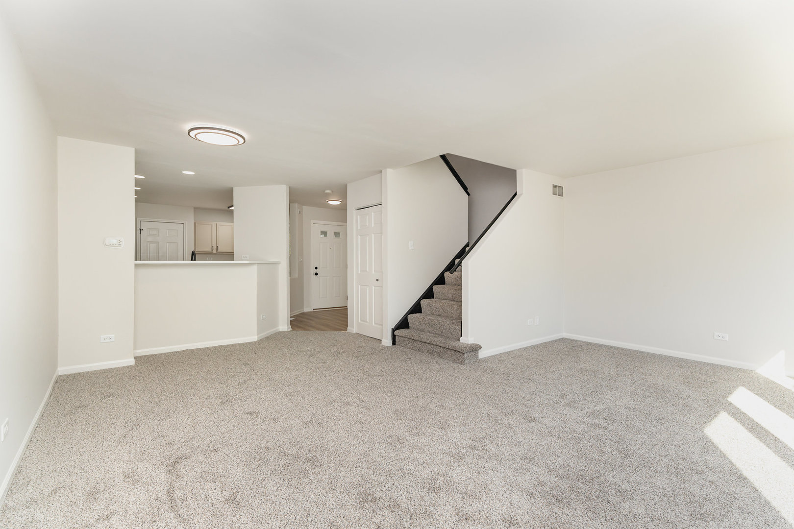 137 President Court, Carol Stream, IL 60188